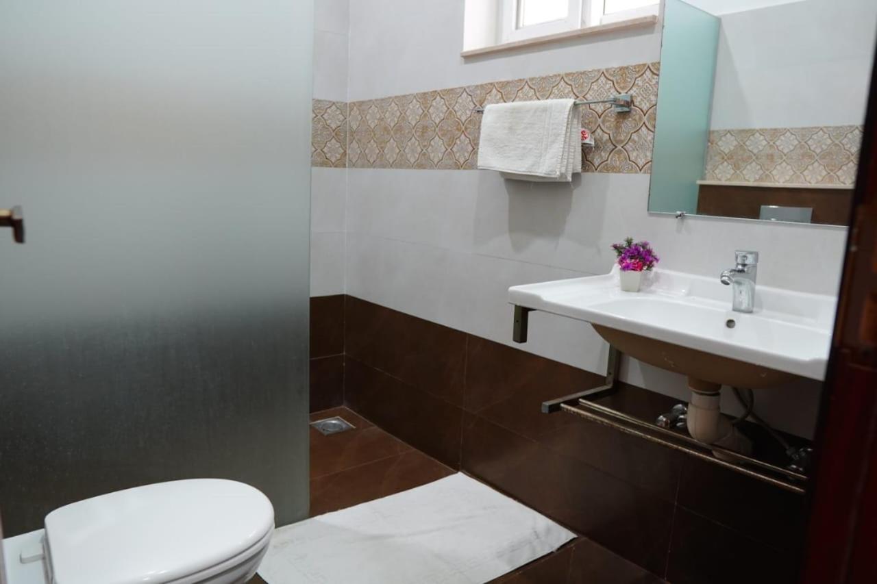 Grand Royal Bed & Breakfast Islamabad Ngoại thất bức ảnh